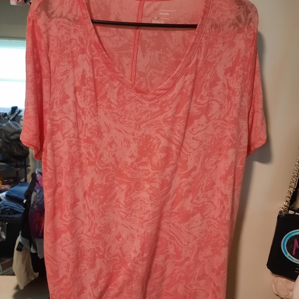 Plus size Tee - Picture 2 of 4